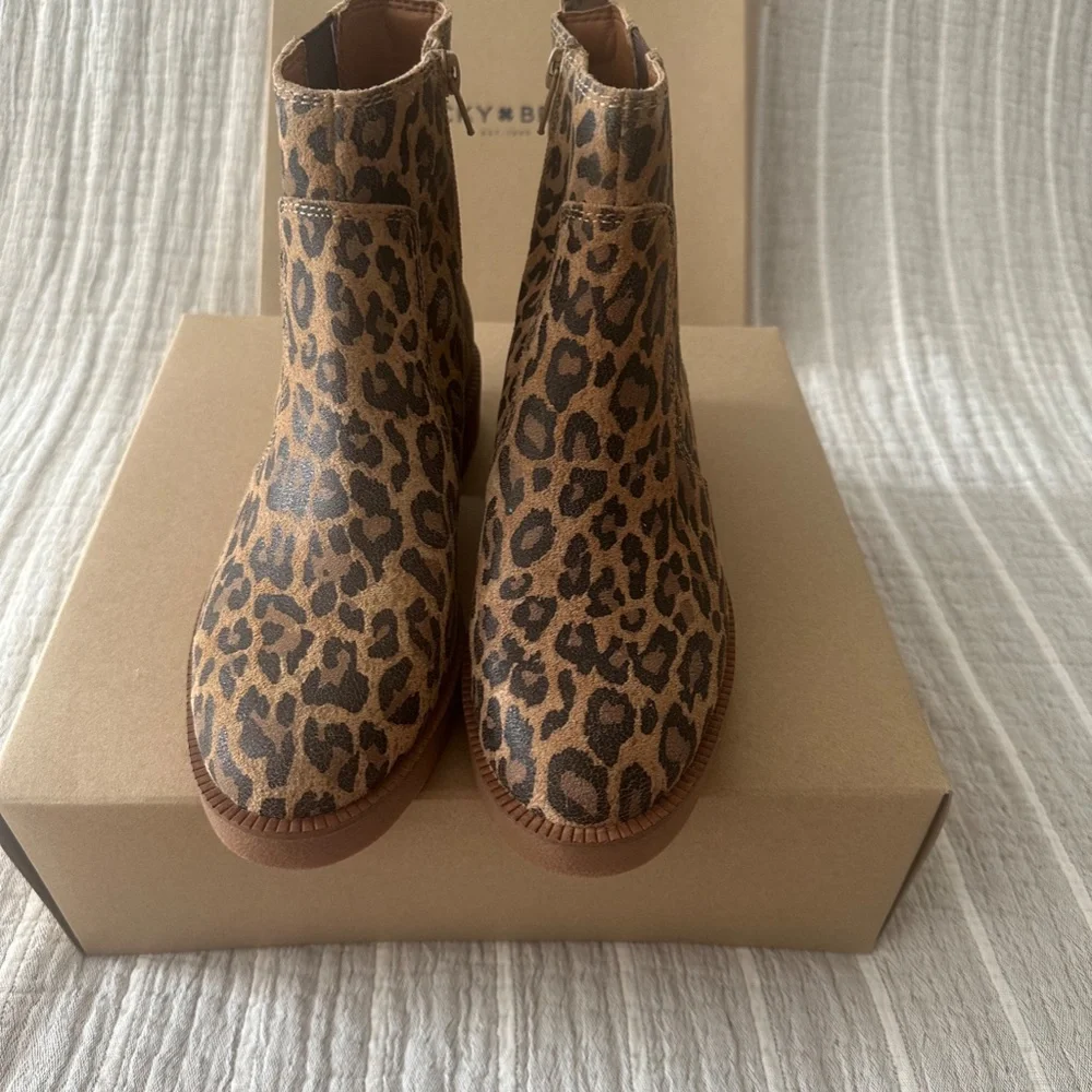 Lucky Brand Booties - Picture 2 of 4